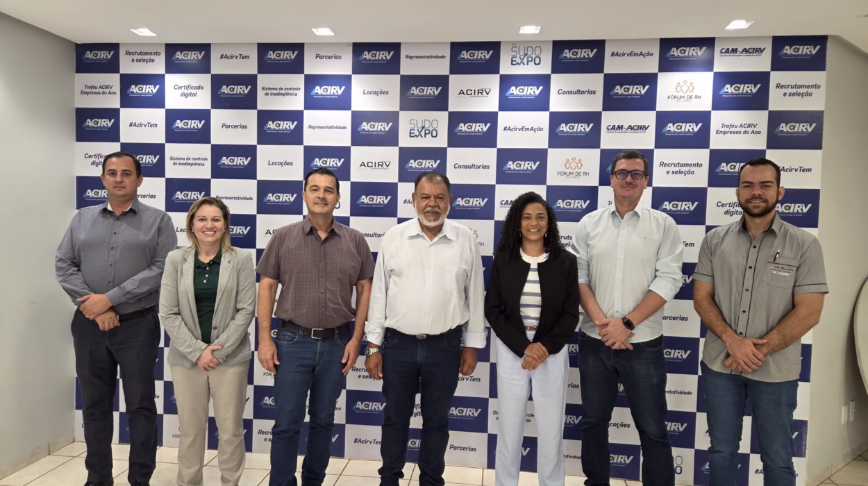 Diretoria com o presidente da Câmara de Vereadores Idelson Mendes
